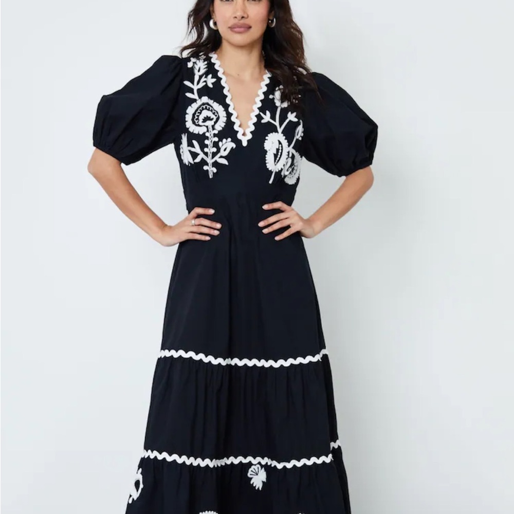 Elegant Black and White Embroidered Dress (another Sunday-brand)